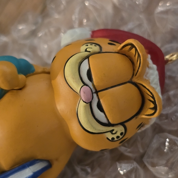 Garfield Hallmark Ornament- Bedtime Story, 1992, NIB - Picture 3 of 13
